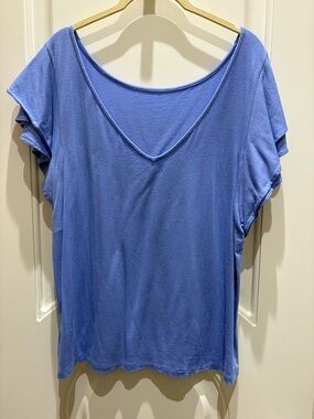 Lilly Pulitzer Periwinkle Short Sleeve V-Neck Tee